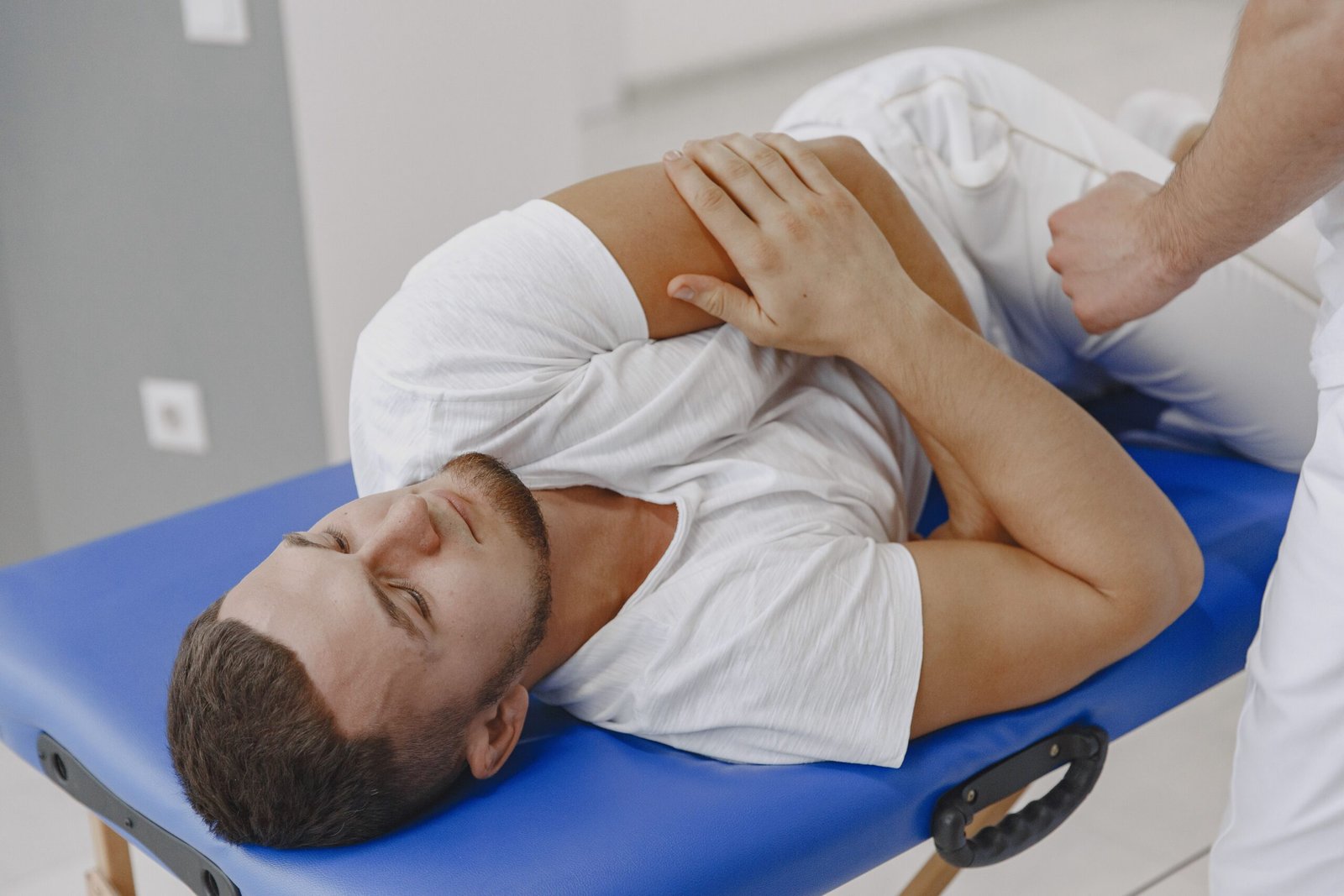 Chiropractic adjustment treatment session