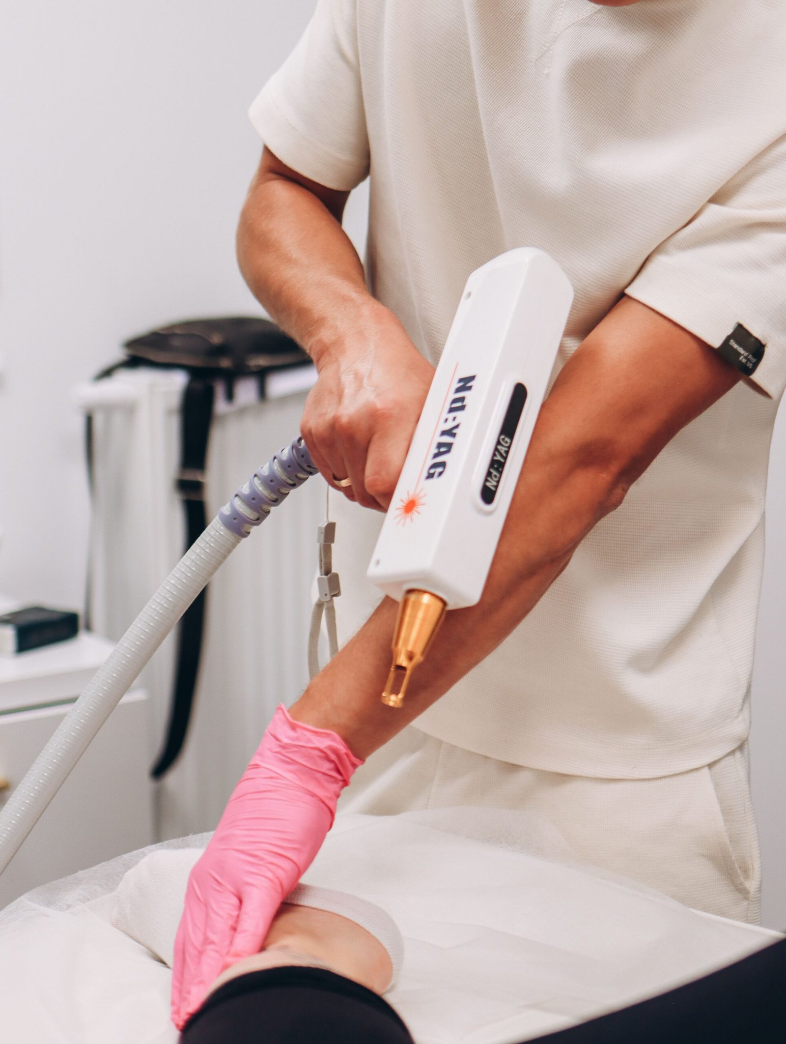 Safe clinical mole removal procedure
